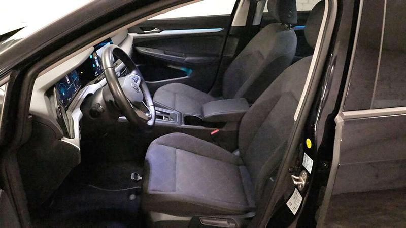 Gebraucht VW Golf VIII Life 116 PS (85 kW) 2023 Schwarz Limousine