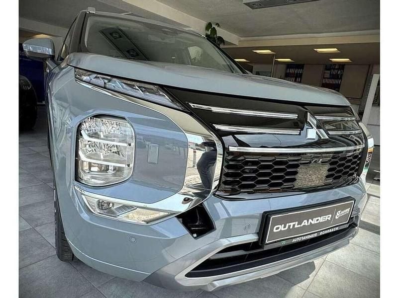 Neu Mitsubishi Outlander P-HEV 136 PS (100 kW) 2025 Grau SUV