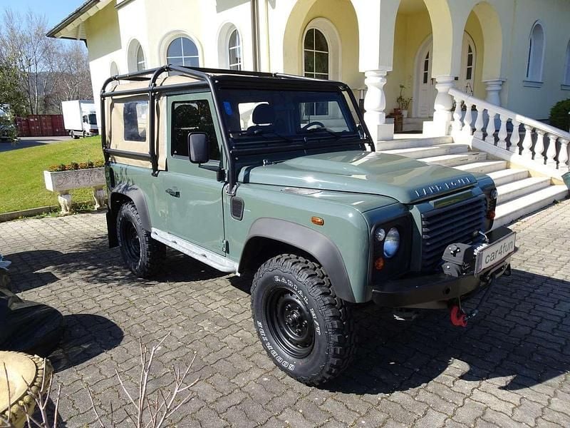 Grün Gebraucht 2013 Land Rover Defender SUV | € 44.900 - Bild 1/4