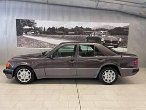Andere Gebraucht 1992 Mercedes E500 Limousine | € 49.900 - Bild 1/4
