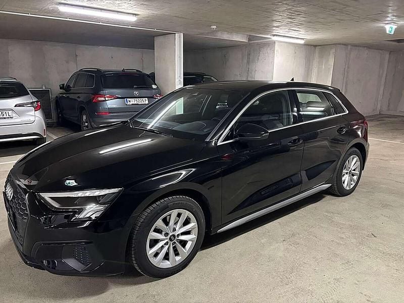 Gebraucht Audi A3 Sport 116 PS (85 kW) 2023 Schwarz Limousine