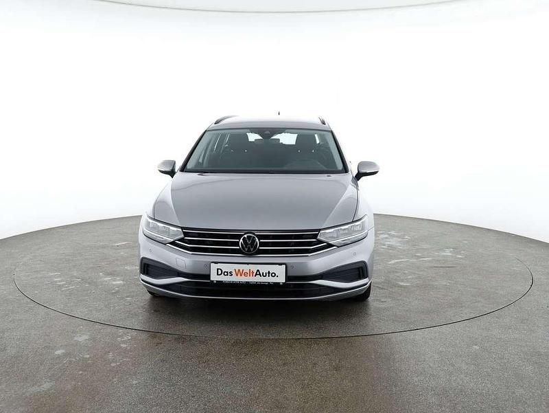 Gebraucht VW Passat Business 150 PS (110 kW) 2022 Silber Kombi