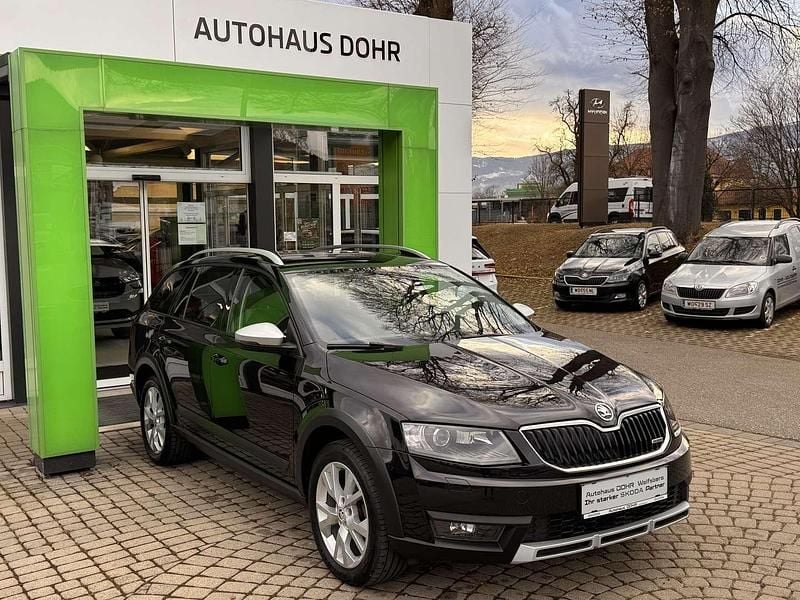 Schwarz Gebraucht 2015 Skoda Octavia Scout Scout 4x4 Kombi | € 15.900 - Bild 1/4