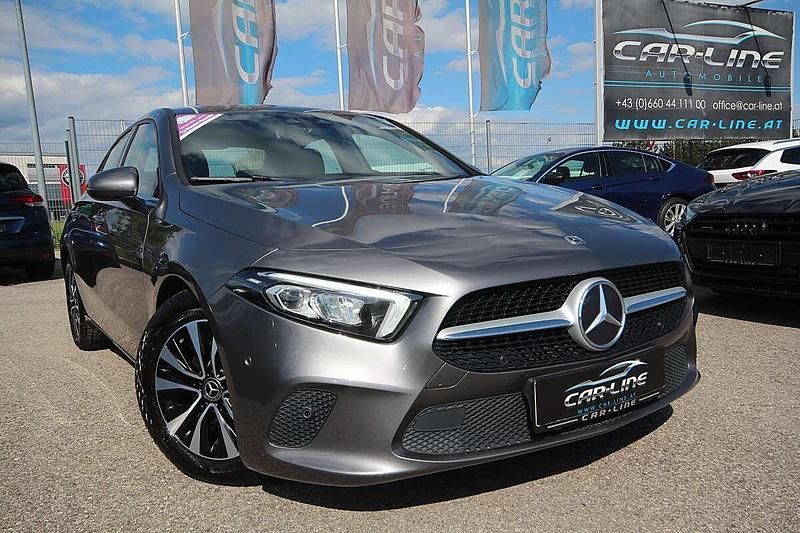 Grau Gebraucht 2022 Mercedes A180 Limousine | € 23.890 (Superpreis) - Bild 1/4