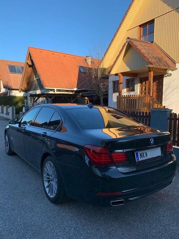 Gebraucht BMW 730 258 PS (189 kW) 2012 Schwarz Limousine