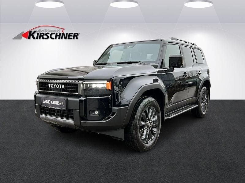 Schwarz metallic Neu 2026 Toyota Land Cruiser Lounge SUV | € 129.990 (Teuer) - Bild 1/4