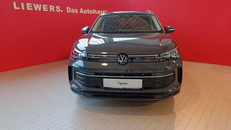 Mittelgrau metallic Neu 2025 VW Tiguan SUV | € 41.890 (Superpreis) - Bild 1/4