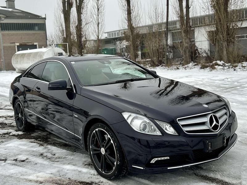 Gebraucht Mercedes E350 Executive 231 PS (169 kW) 2011 Coupé