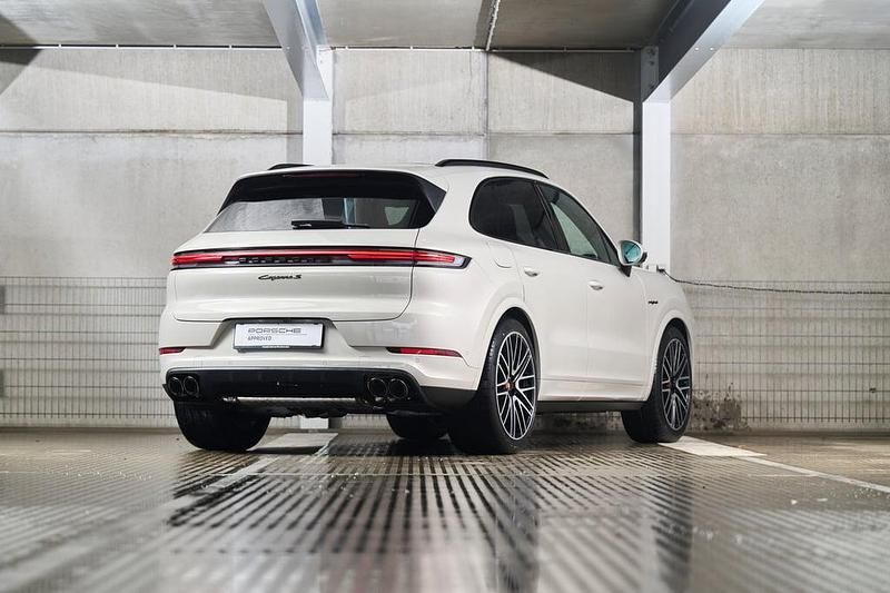 Gebraucht Porsche Cayenne S E-Hybrid 519 PS (381 kW) 2026 Hellbraun  metallic SUV