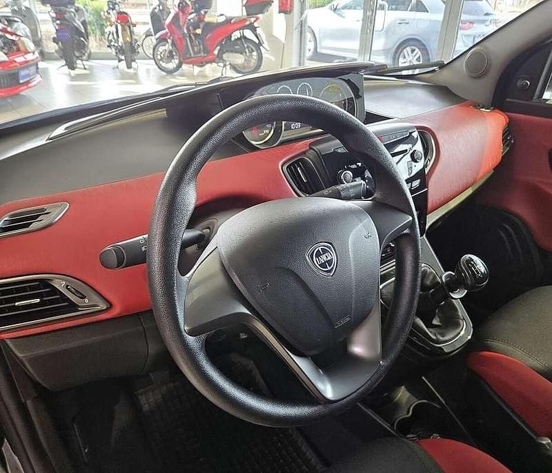 Gebraucht Lancia Ypsilon 69 PS (50 kW) 2012 Schwarz Kleinwagen