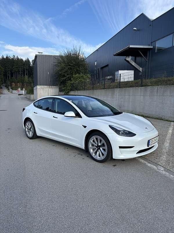 Gebraucht Tesla Model 3 Standard Range 225 kW (306 PS) 2022 Weiß Limousine
