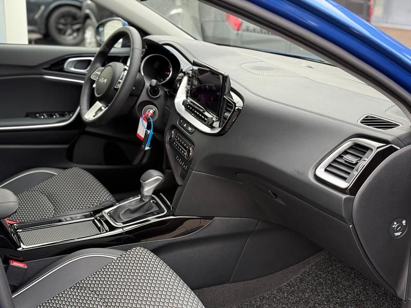 Neu Kia XCeed Gold 150 PS (110 kW) 2025 Grau SUV