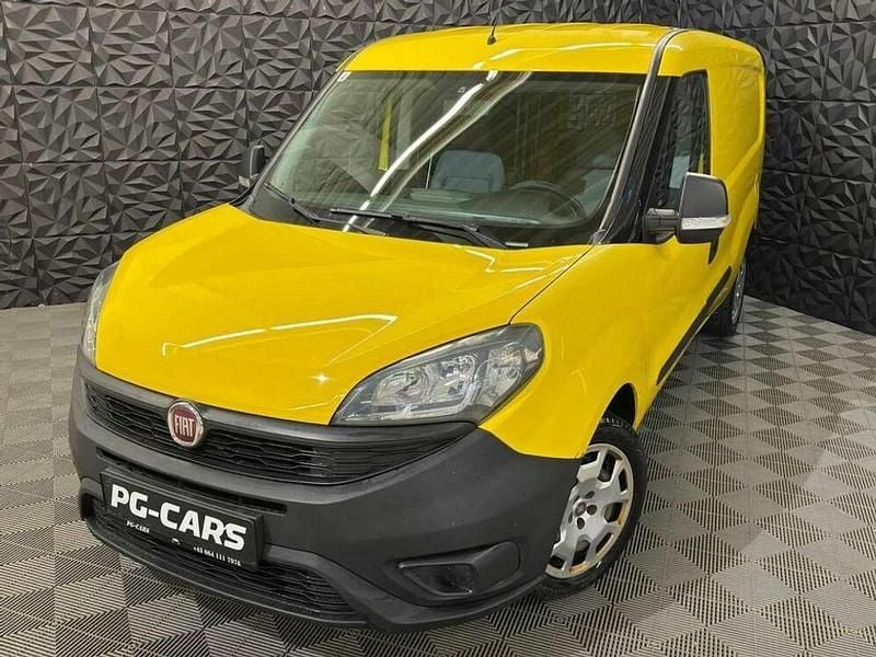 Gebraucht Fiat Doblò Basis 95 PS (69 kW) 2018 Gelb Van / Kleinbus