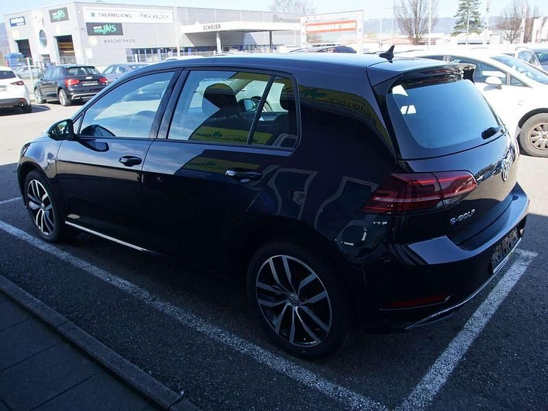 Gebraucht VW e-Golf 100 kW (136 PS) 2018 Schwarz Kleinwagen
