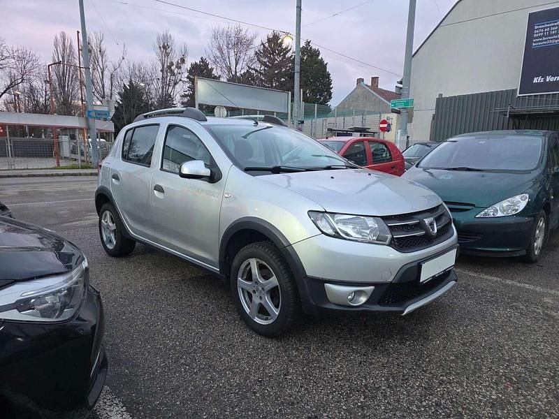 Gebraucht Dacia Sandero Prestige 90 PS (66 kW) 2014 Grau Limousine