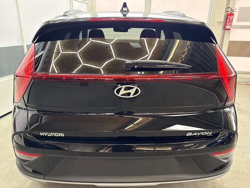Neu Hyundai Bayon Premium 99 PS (72 kW) 2025 Blau SUV