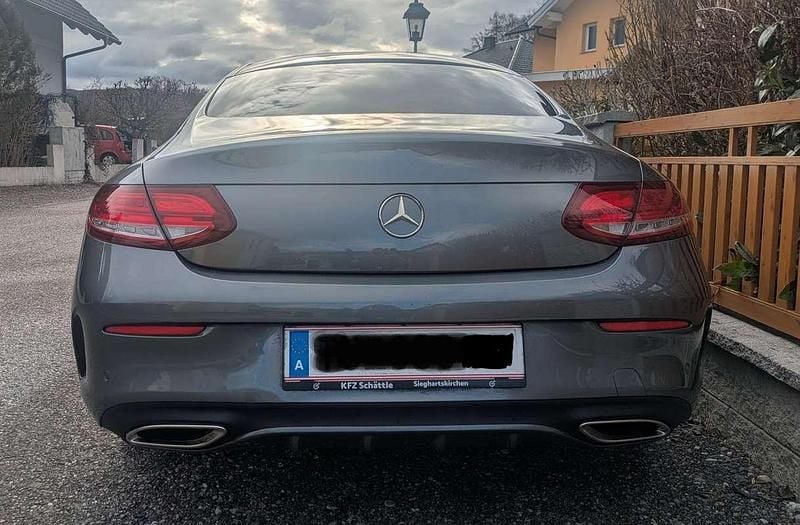 Gebraucht Mercedes C180 AMG line 156 PS (114 kW) 2017 Grau Coupé