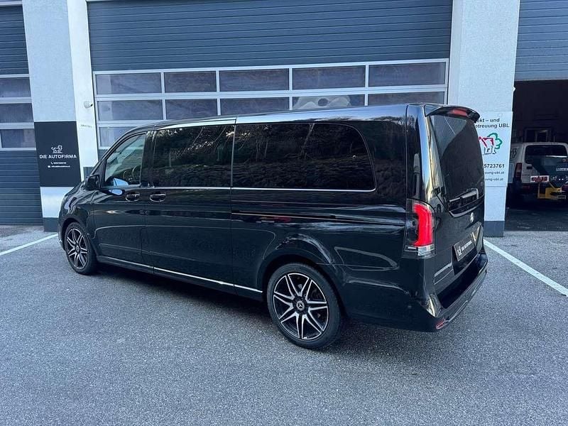 Gebraucht Mercedes V300 Avantgarde Edition 239 PS (175 kW) 2021 Schwarz Van / Kleinbus