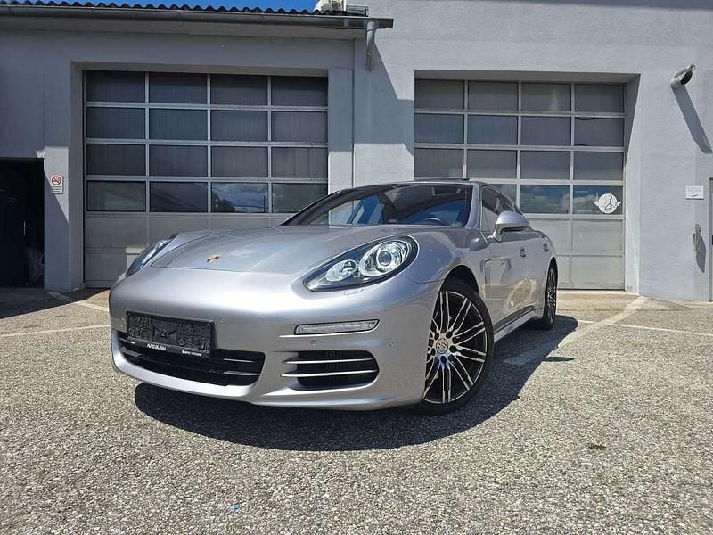 Grau Gebraucht 2014 Porsche Panamera Executive Limousine | € 29.990 - Bild 1/4
