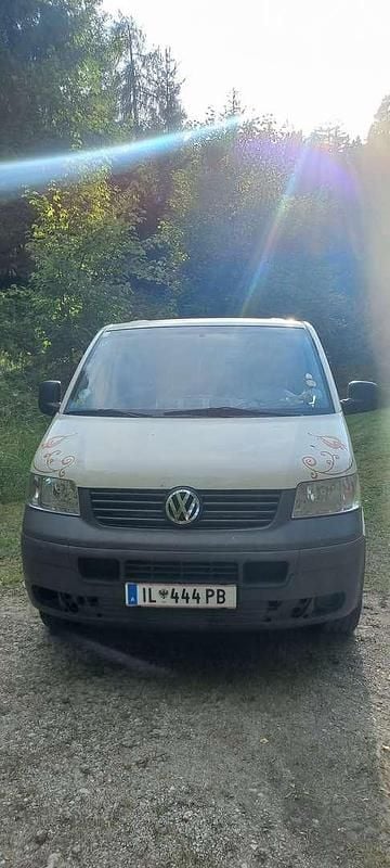 Weiß Gebraucht 2006 VW T5 Van | € 7.800 (Etwas zu teuer) - Bild 1/4