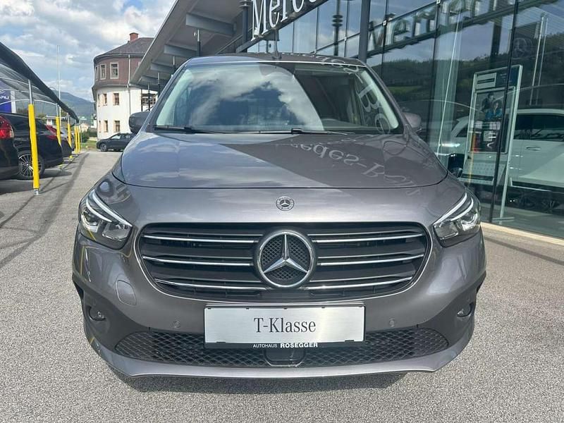 Gebraucht Mercedes T180 Premium 116 PS (85 kW) 2024 Grau Van / Kleinbus