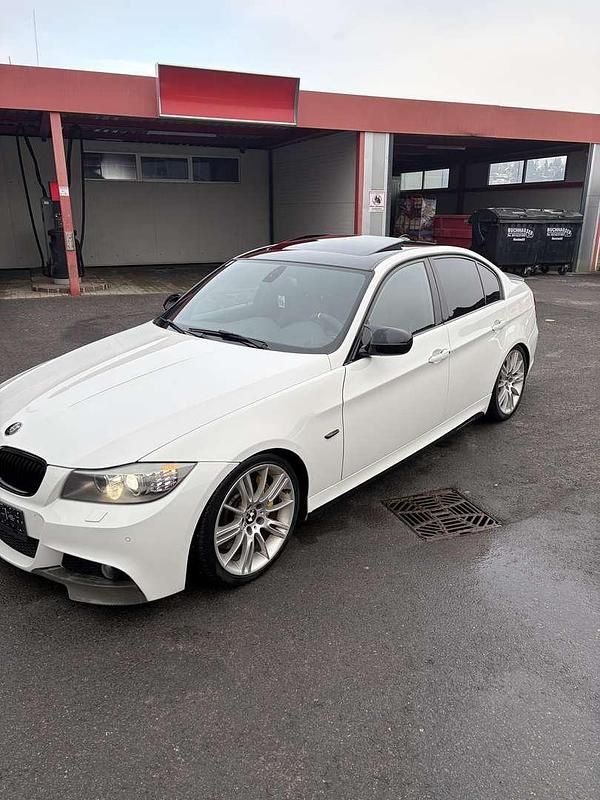 Gebraucht 2011 BMW 330 M Sport Limousine | € 18.000 - Bild 1/4