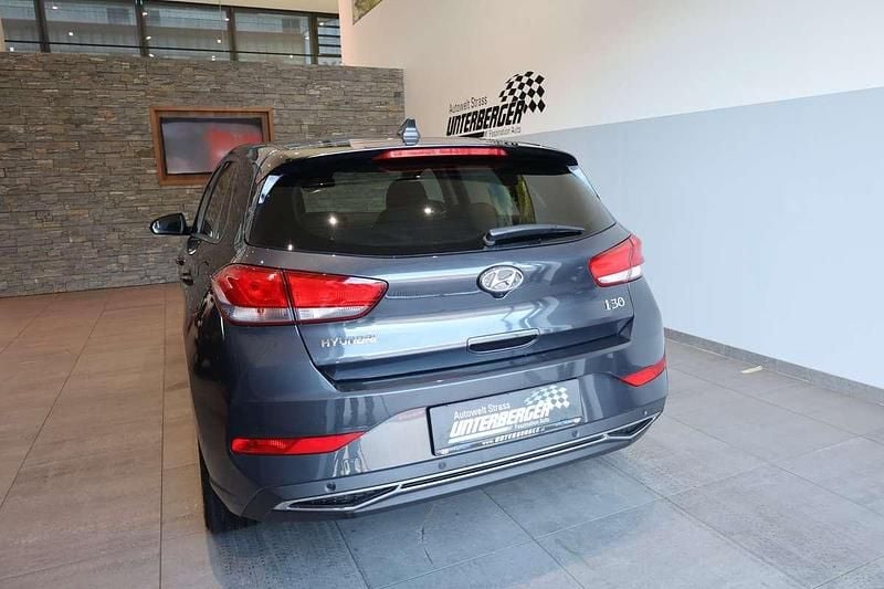 Gebraucht Hyundai i30 Trend 116 PS (85 kW) 2021 Limousine