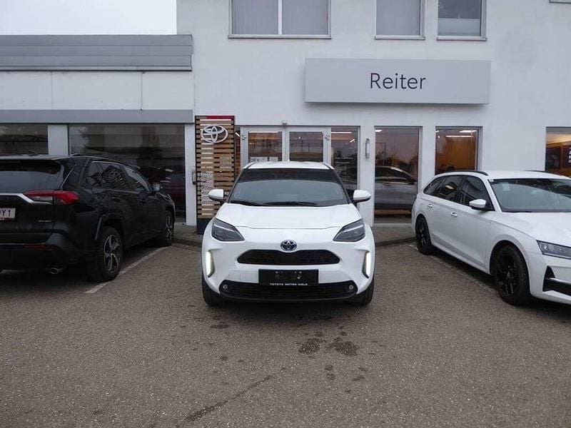 Weiß Gebraucht 2022 Toyota Yaris Hybrid SUV | € 21.990 - Bild 1/4