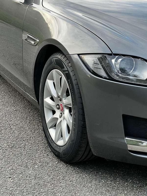 Gebraucht Jaguar XF Prestige 163 PS (119 kW) 2016 Grau Limousine