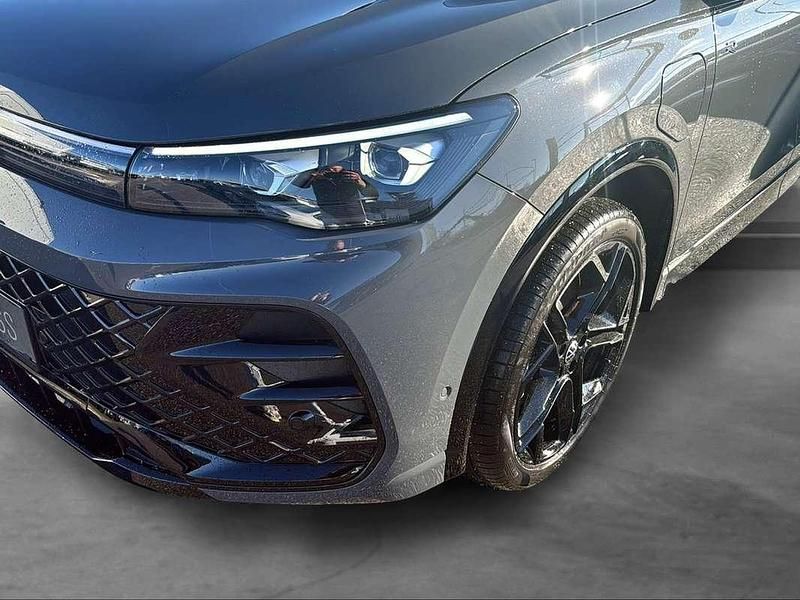 Neu VW Tiguan Sport 204 PS (150 kW) 2025 Mittelgrau  metallic SUV