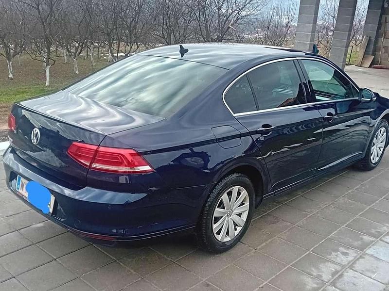 Gebraucht VW Passat Comfortline 150 PS (110 kW) 2016 Blau Limousine