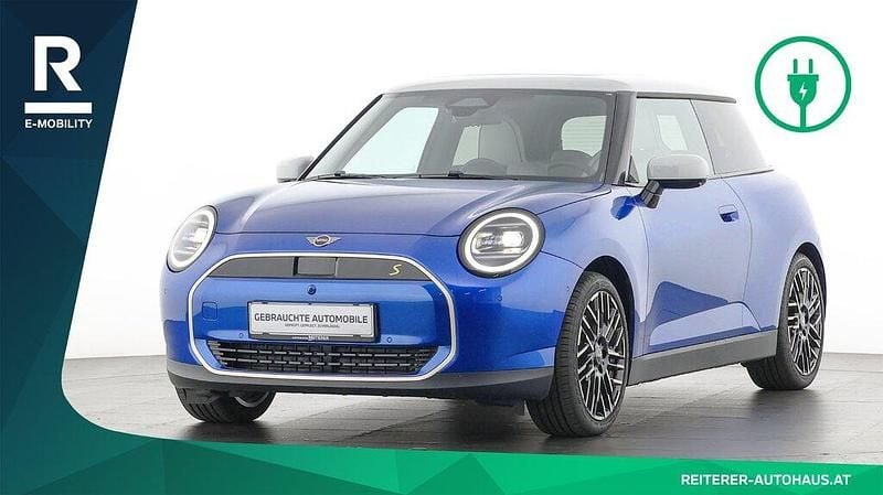 Gebraucht Mini Cooper SE 160 kW (218 PS) 2024 Blau (blazing blue) Kleinwagen