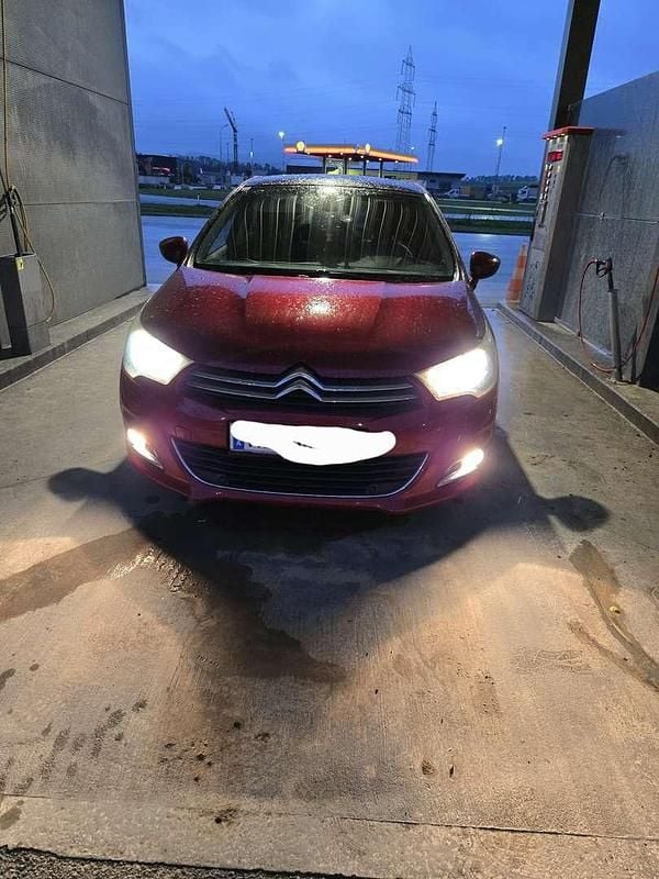 Gebraucht 2011 Citroën C4 Attraction Limousine | € 5.750 - Bild 1/4