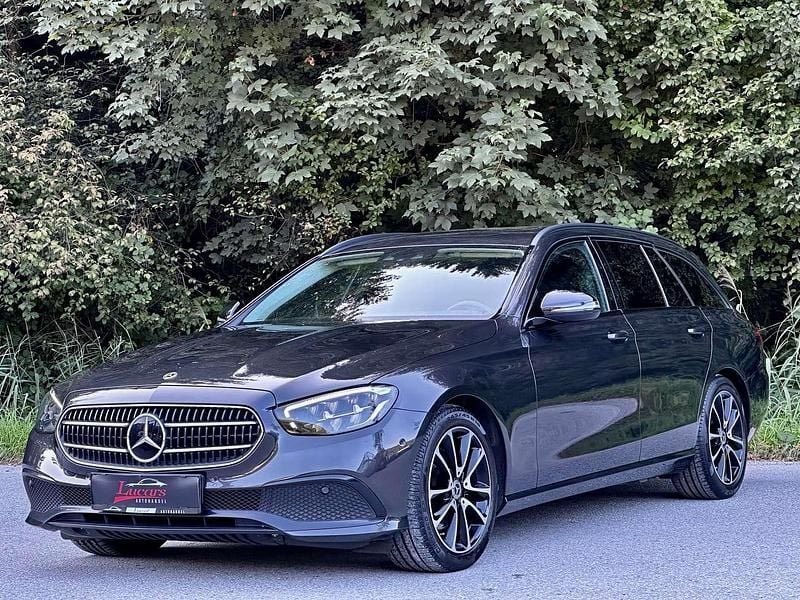 Grau Gebraucht 2022 Mercedes E220 Kombi | € 35.990 (Guter Preis) - Bild 1/4