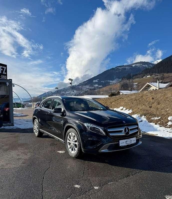 Gebraucht Mercedes GLA180 122 PS (89 kW) 2017 Schwarz SUV