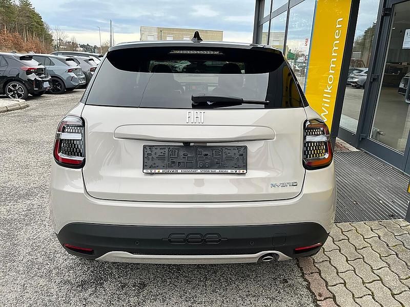 Neu Fiat 600 101 PS (74 kW) 2026 Beige SUV