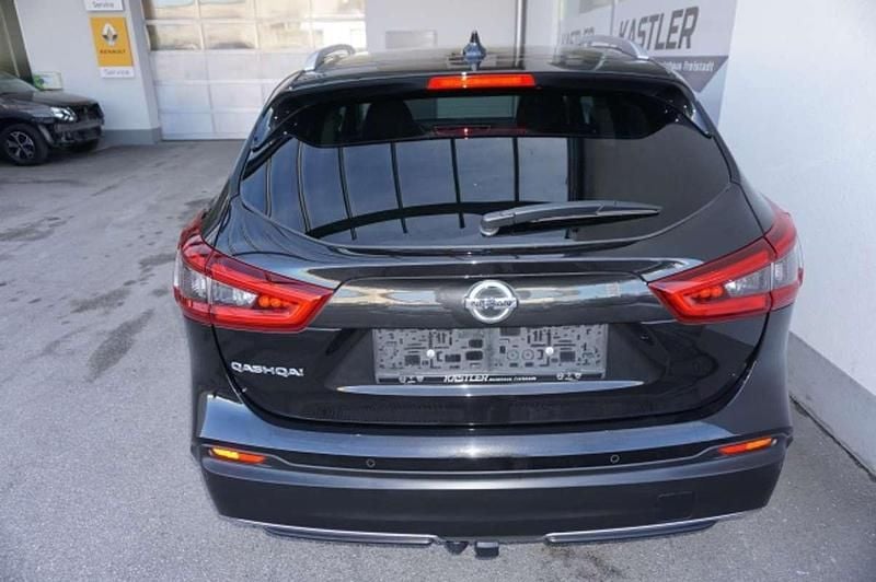 Gebraucht Nissan Qashqai 131 PS (96 kW) 2018 Schwarz SUV