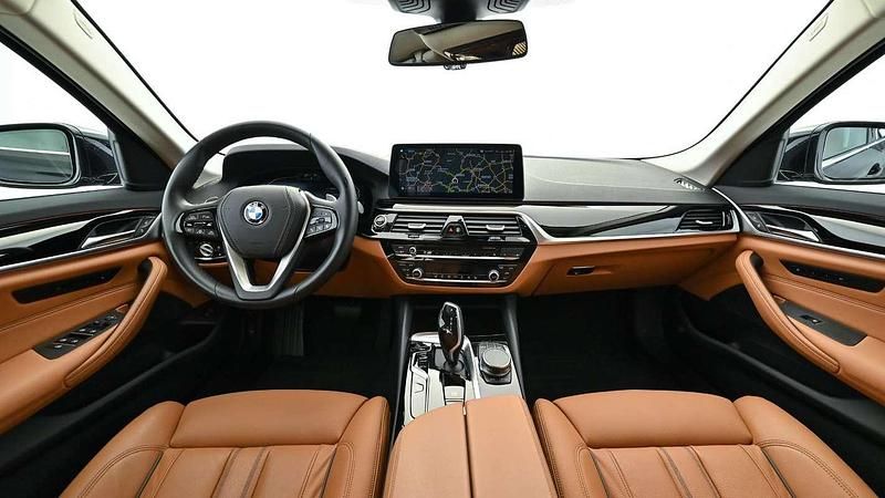 Gebraucht BMW 530 Sport Line 286 PS (210 kW) 2023 Schwarz Limousine