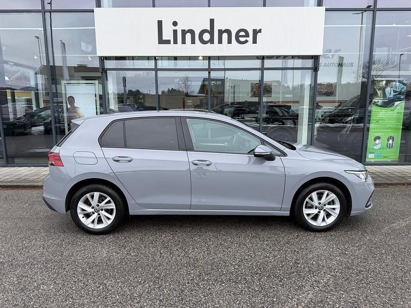 Gebraucht VW Golf VIII 110 PS (80 kW) 2023 Mittelgrau  normal Limousine