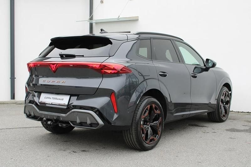 Neu Cupra Terramar 204 PS (150 kW) 2025 Dunkelgrau  metallic SUV