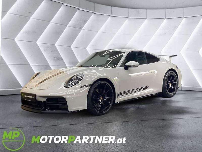 Grau Neu 2025 Porsche 911 Carrera Coupé | € 196.910 - Bild 1/4