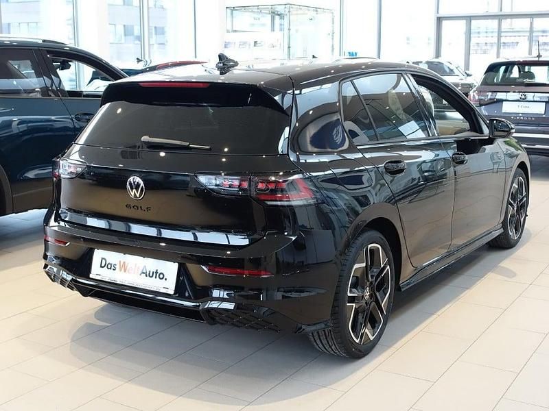 Neu VW Golf VIII Sport 115 PS (84 kW) 2026 Schwarz  metallic