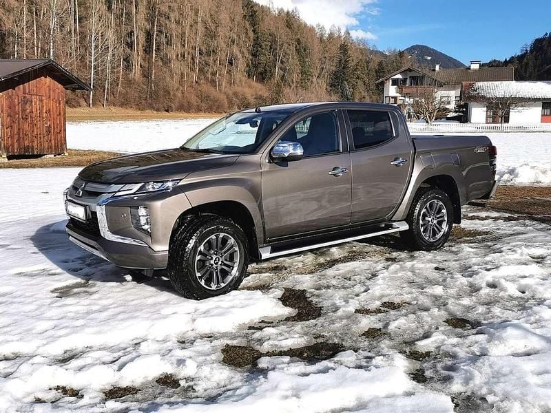Gebraucht Mitsubishi L200 150 PS (110 kW) 2021 Braun Abholung
