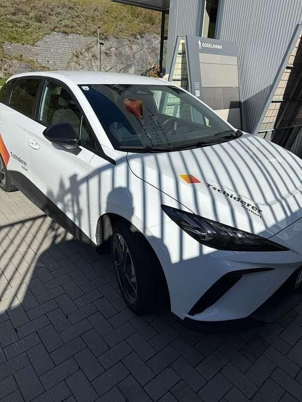 Weiß Gebraucht 2024 MG MG4 EV Comfort Kleinwagen | € 19.990 (Guter Preis) - Bild 1/4