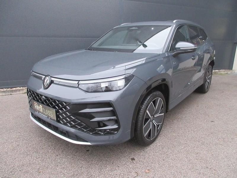 Mittelgrau metallic Neu 2025 VW Tayron Sport SUV | € 59.990 (Guter Preis) - Bild 1/4