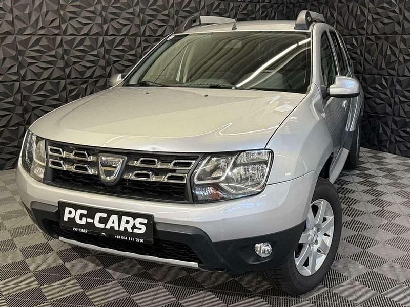 Grau Gebraucht 2015 Dacia Duster Celebration SUV | € 8.990 (Guter Preis) - Bild 1/4