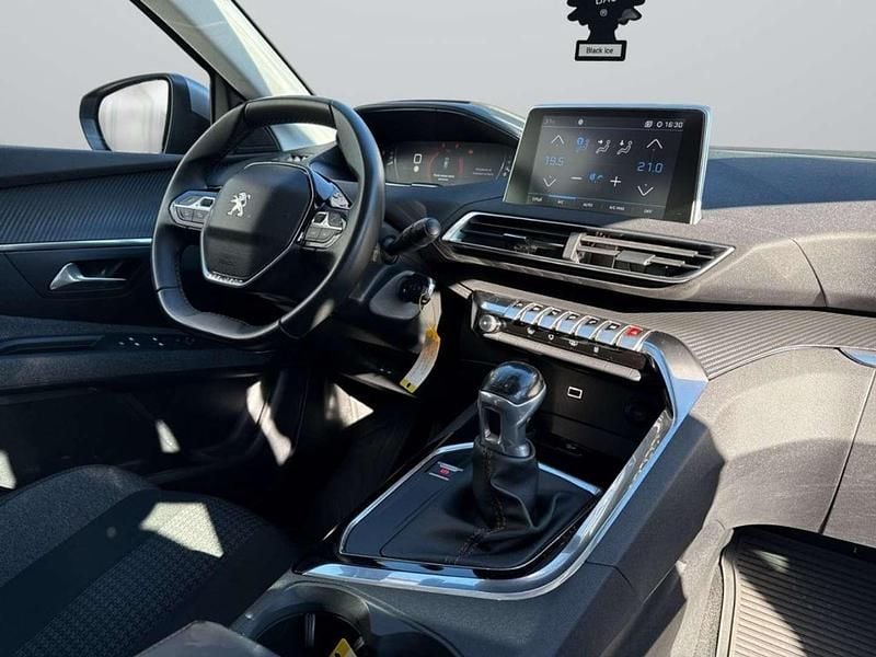 Gebraucht Peugeot 3008 Active 120 PS (88 kW) 2017 Grau SUV