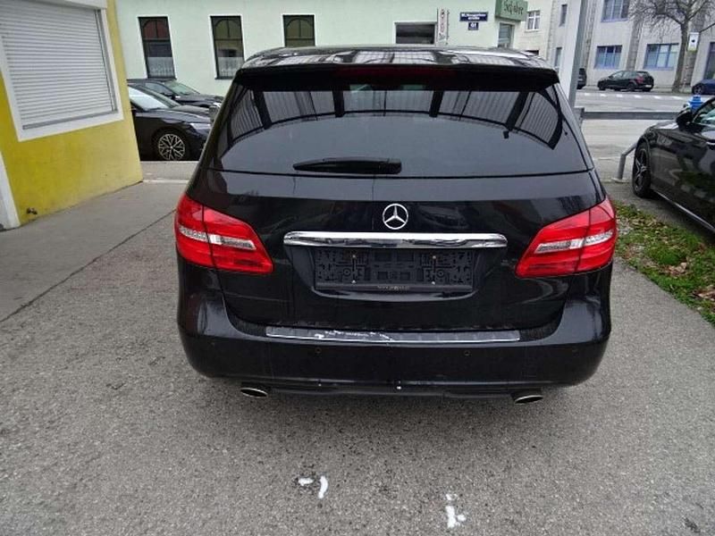 Gebraucht Mercedes B180 Edition 109 PS (80 kW) 2012 Schwarz Van / Kleinbus