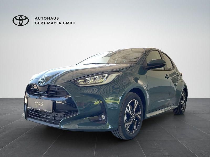 Neu 2025 Toyota Yaris Hybrid Active Limousine | € 23.230 (Guter Preis) - Bild 1/4
