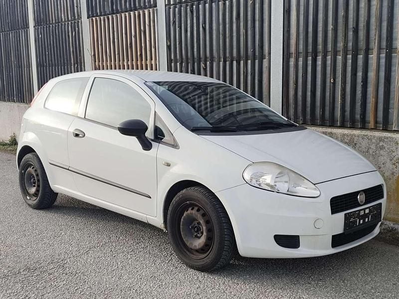 Weiß Gebraucht 2011 Fiat Punto Kleinwagen | € 900 - Bild 1/4